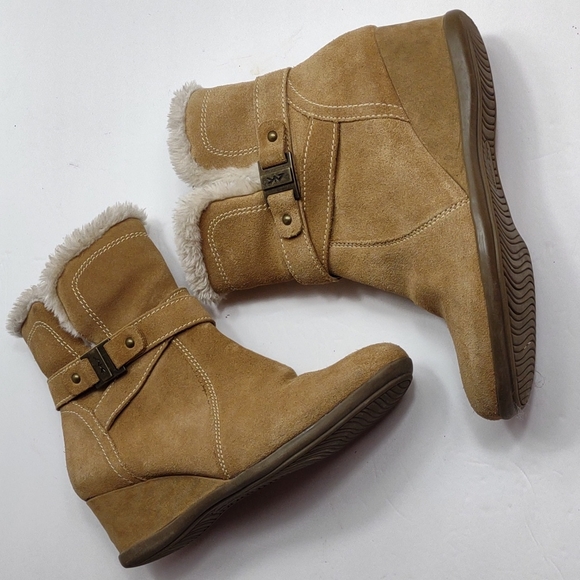 Anne Klein Shoes - Women's size 8M Ann Klein Sport Tan Suede Leather boots with faux fur